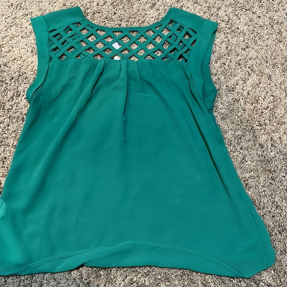 Green lattice sleeveless top - Picture 2 of 2